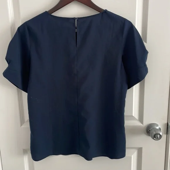 Blue fluid top with short puffy sleeves - Banana Republic - Picture 3 of 4